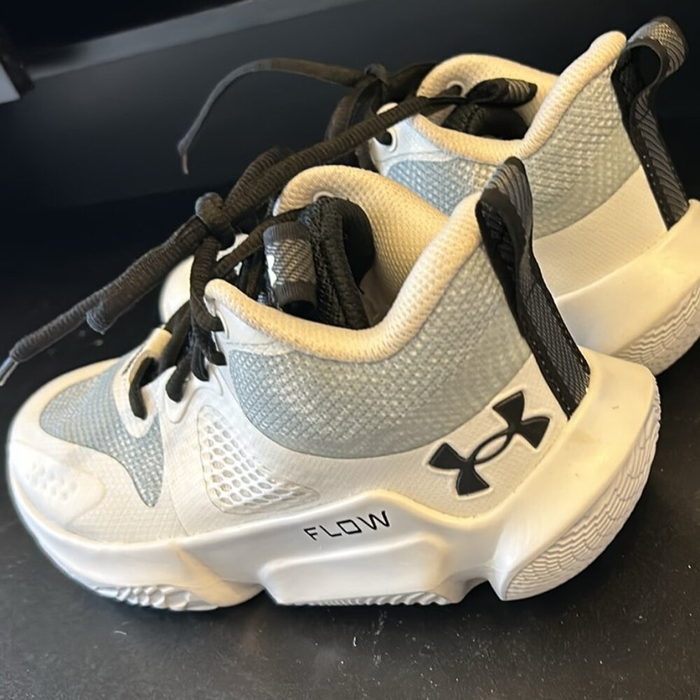 White Under Armor Shoes, Size 5.5